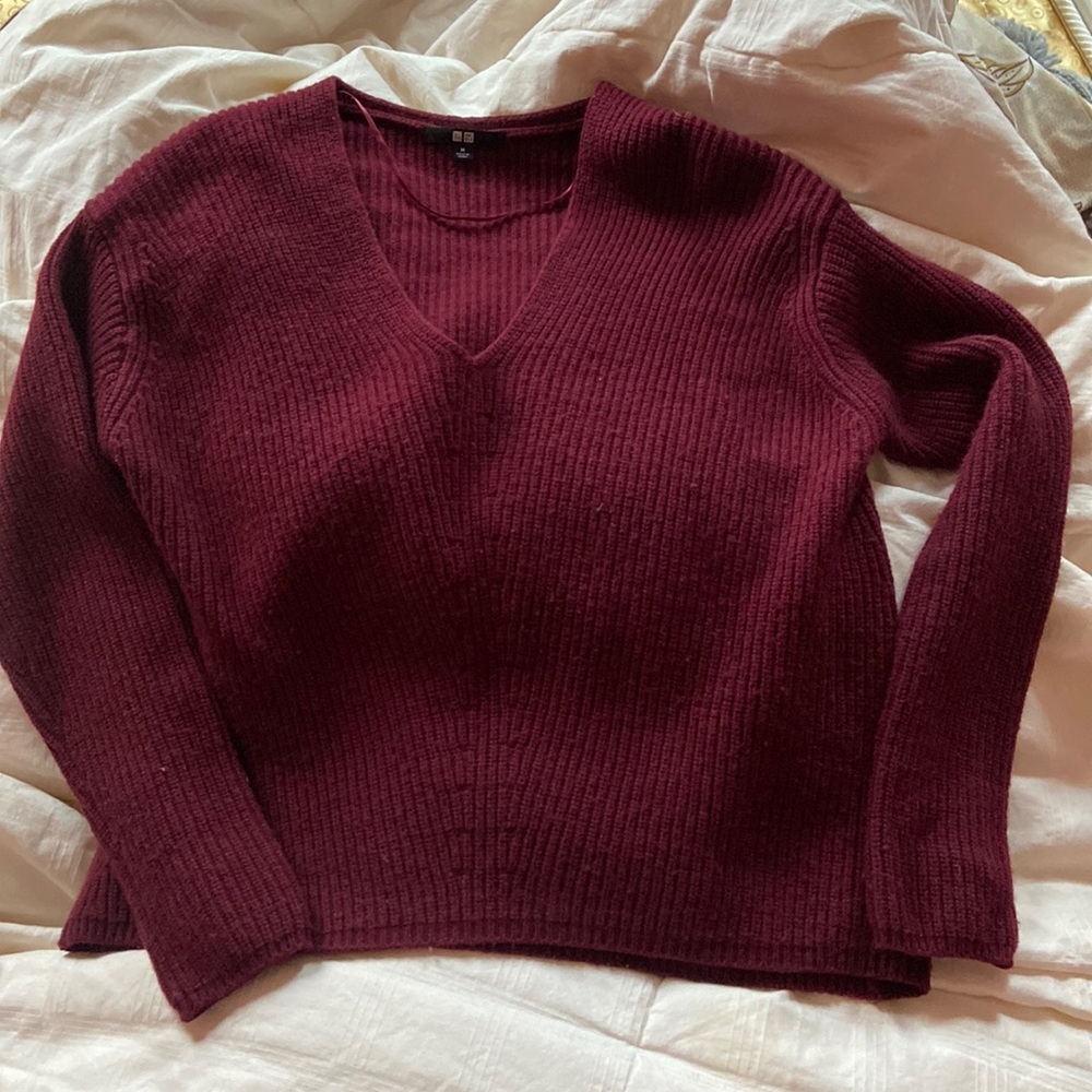 Uniqlo red v neck women’s sweater size medium